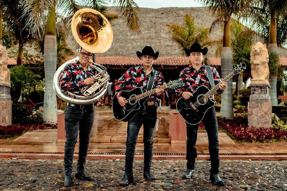 Los Plebes Del Rancho De Ariel Camacho Reciben Reconocimiento En